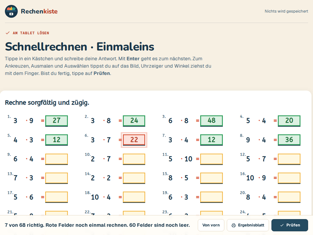 Die Übungsseite am Tablet: Einmaleins-Aufgaben mit Eingabefeldern, richtige Ergebnisse grün, ein falsches rot, unten 7 von 68 richtig.